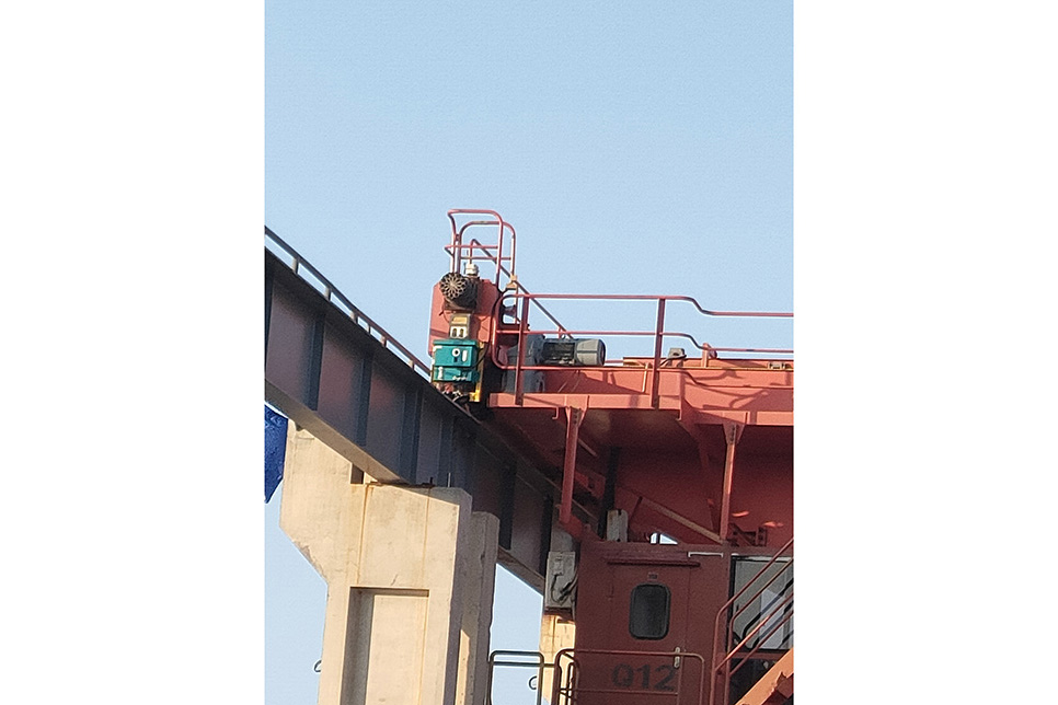 南通遠(yuǎn)洋船廠戶外吊車(chē)